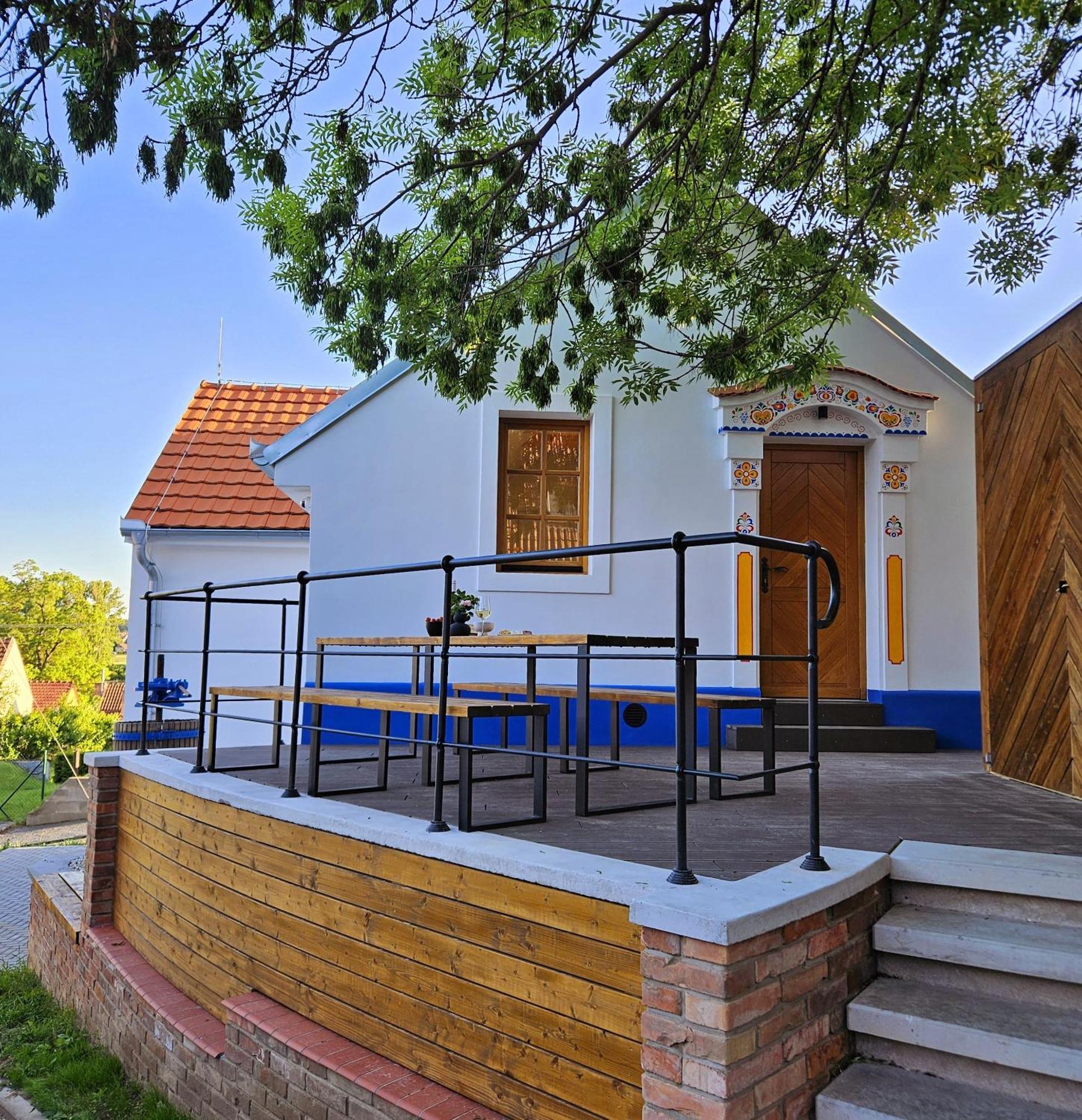 Pod Vinohradem - Apartmany & Vinne Sklepy Mutěnice Exterior foto