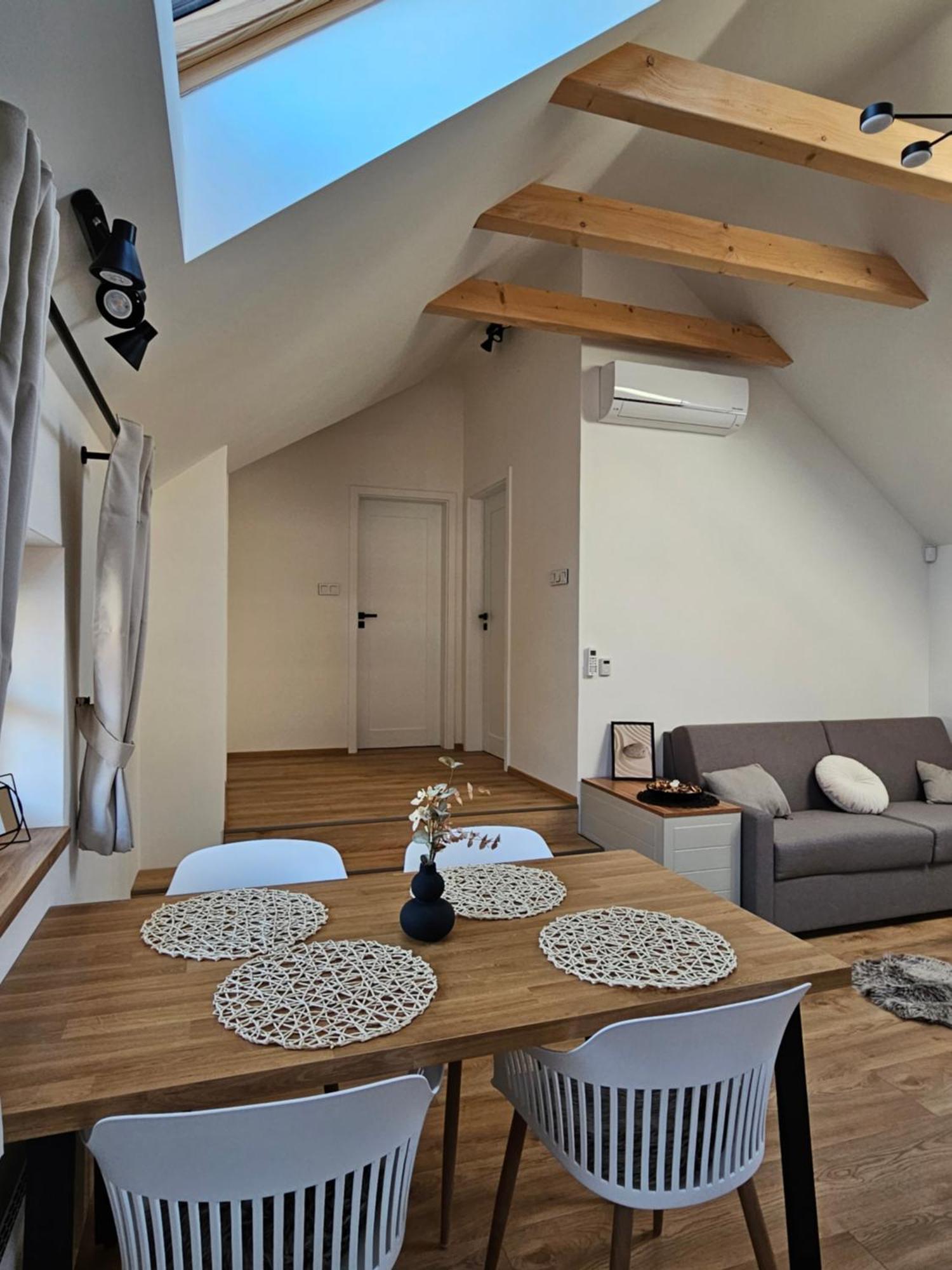 Pod Vinohradem - Apartmany & Vinne Sklepy Mutěnice Exterior foto