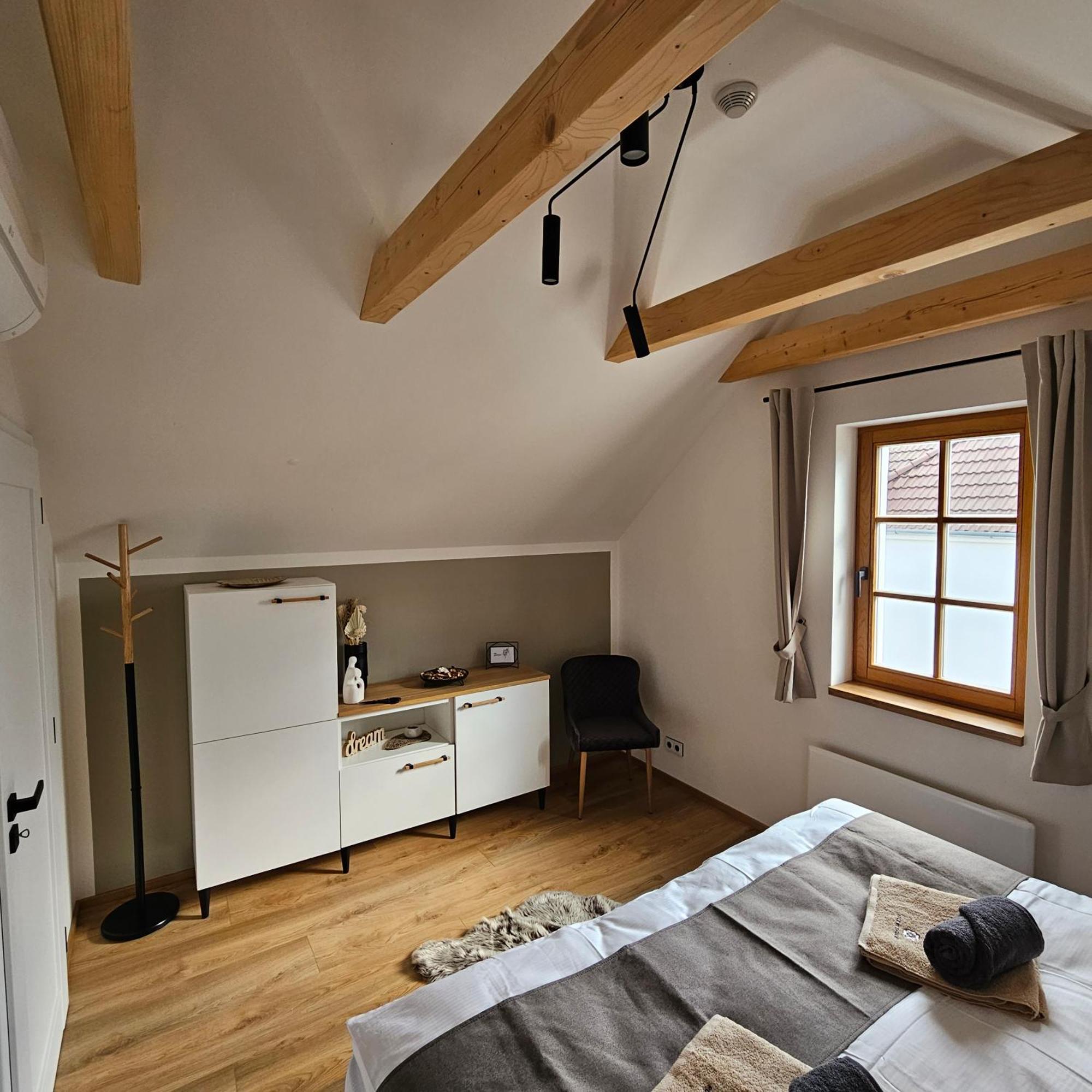 Pod Vinohradem - Apartmany & Vinne Sklepy Mutěnice Exterior foto
