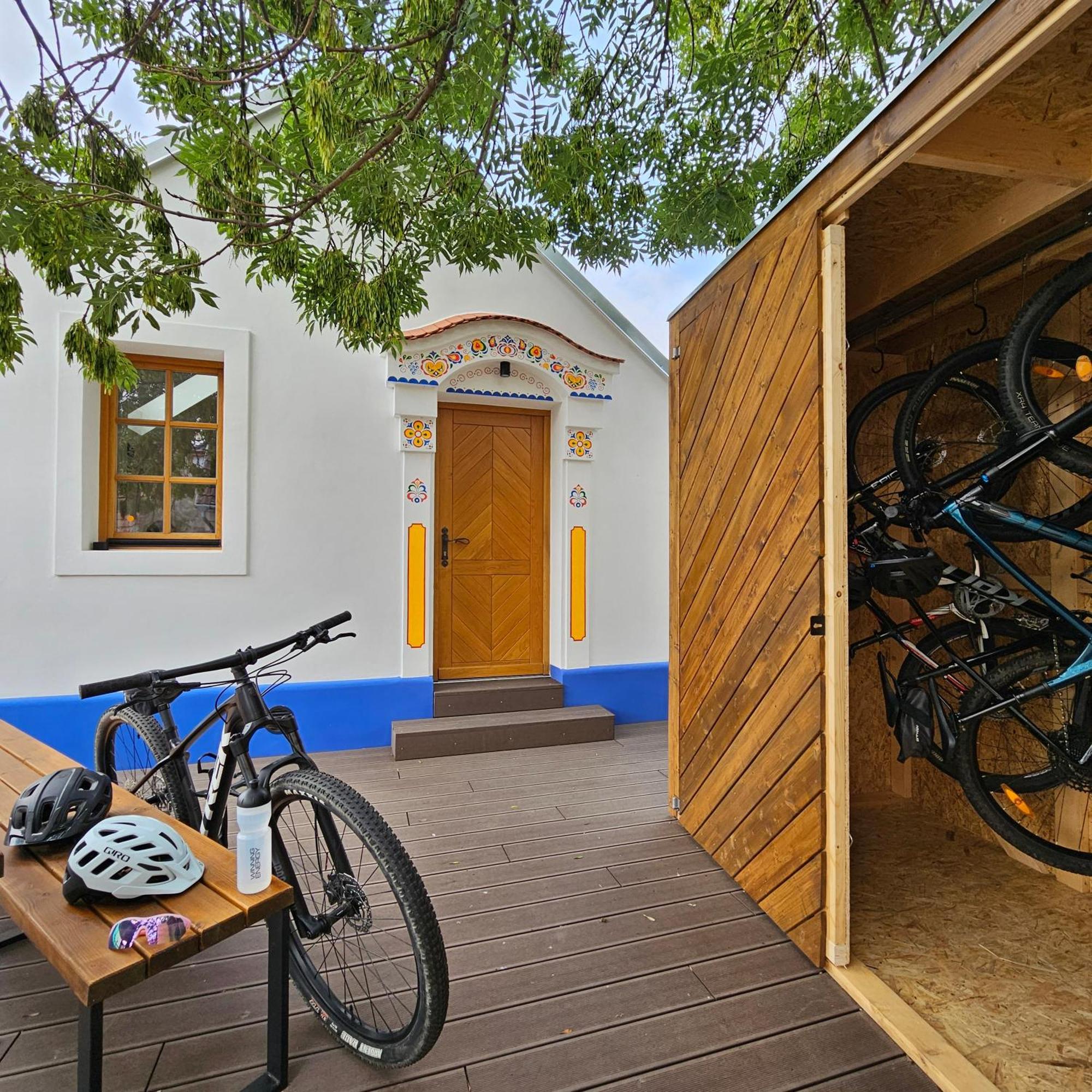 Pod Vinohradem - Apartmany & Vinne Sklepy Mutěnice Exterior foto